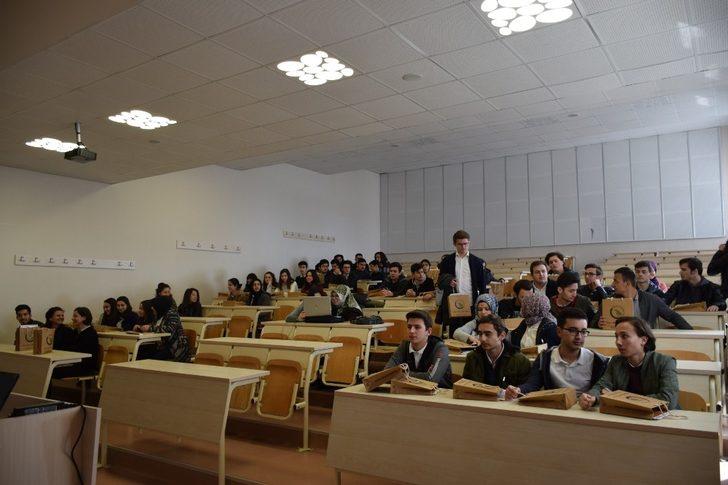 Lise son sınıf öğrencileri Üniversiteyi gezdi G4