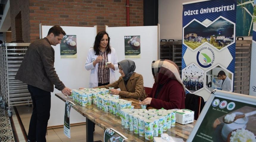Üniversite öğrencilerine kefir yoğurdu ikram edildi
