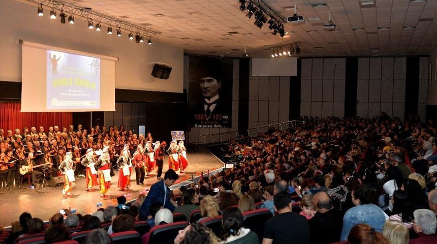 Muratpaşa Belediyesi kursiyerleri sahne aldı