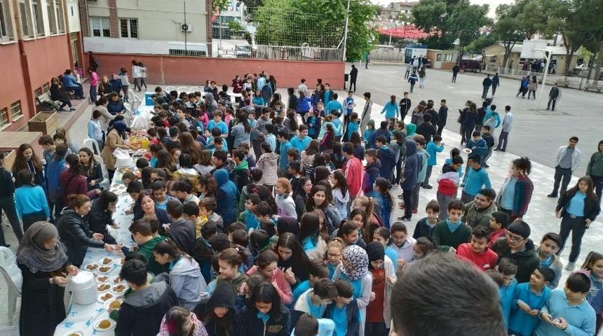 Yeni okula destek olmak için kermes düzenlediler