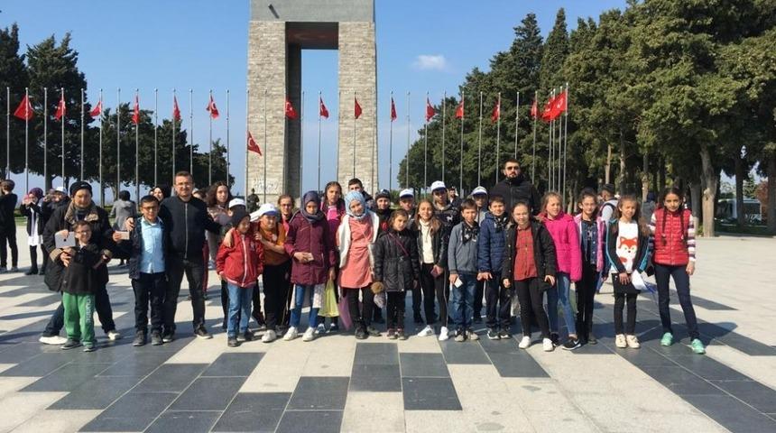 Ortaokul &ouml;ğrencilerine &Ccedil;anakkale gezisi