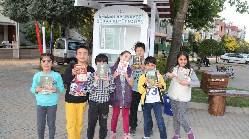 Başkan Atay sokak k&uuml;t&uuml;phanesini yerinde inceledi