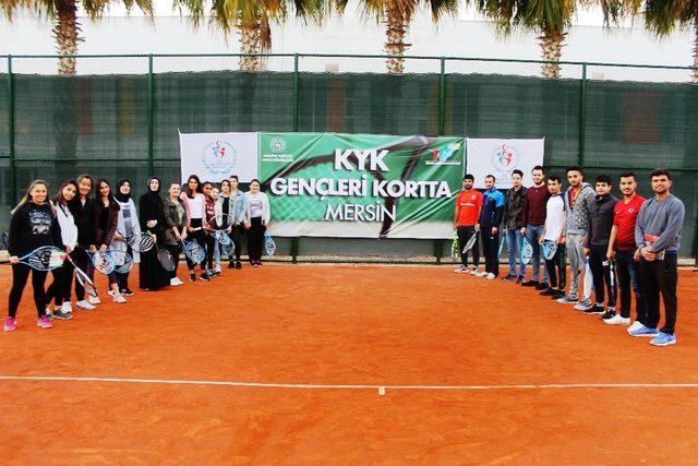 KYK öğrencileri tenis eğitimlerine başladı