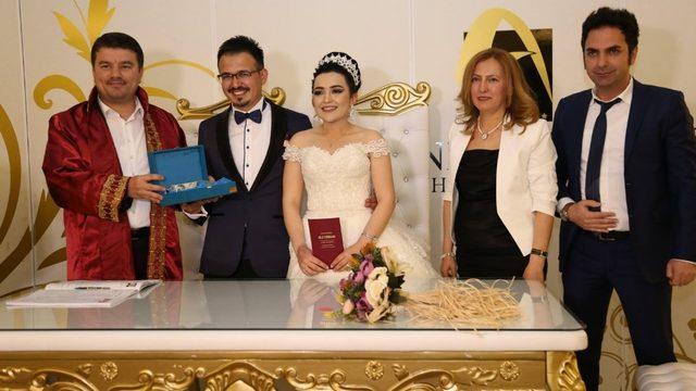 Başkan Dinçer ilk nikahını kıydı