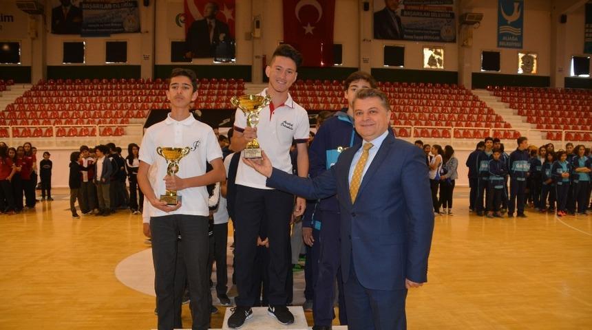 Aliağa’da "23 Nisan Ödülleri" sahiplerini buldu