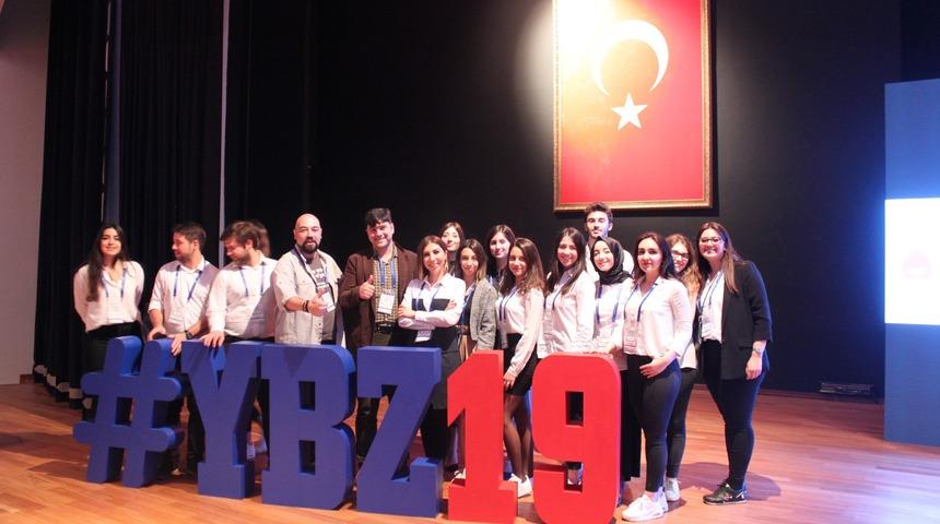 &lsquo;Geleceğin D&uuml;nyası&rsquo; Y&ouml;netim Bilişim Zirvesi&rsquo;nde tartışıldı