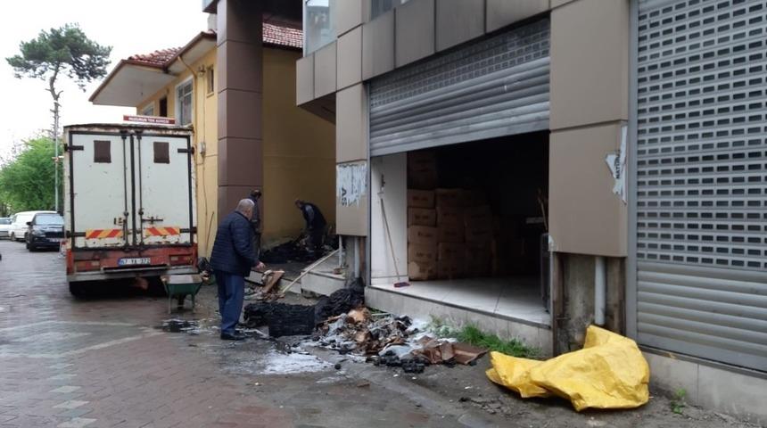 Çaycuma’da gece saatlerinde depoda çıkan yangın korkuttu