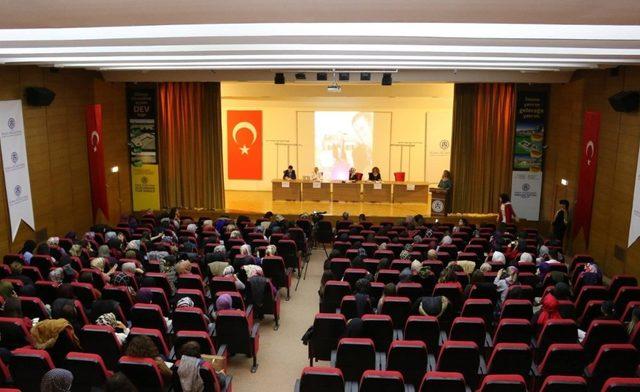 KTO Karatay’da ‘Ebeler Haftası’ ile ilgili panel düzenlendi