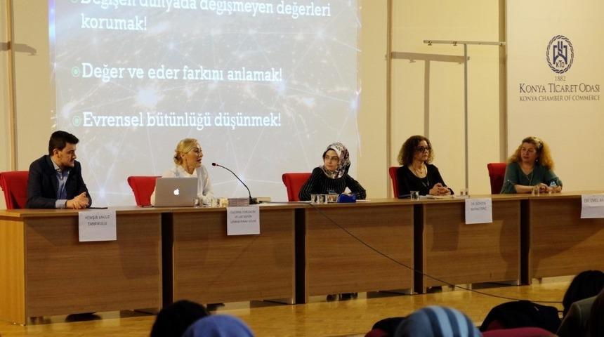 KTO Karatay’da ‘Ebeler Haftası’ ile ilgili panel düzenlendi