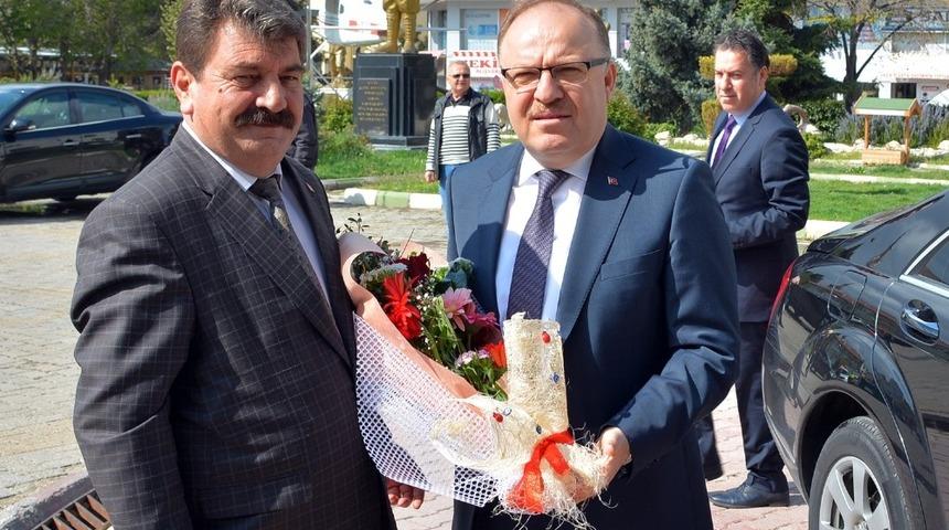 Afyonkarahisar Valisi Tutulmaz&rsquo;dan Dinar Belediye Başkanı Sarı&rsquo;ya ziyaret