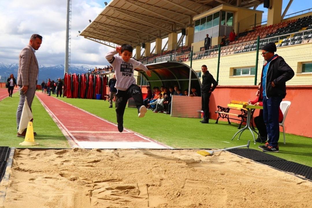 Minik y&uuml;reklerin m&uuml;cadeleleri renkli g&ouml;r&uuml;nt&uuml;lere sahne oldu