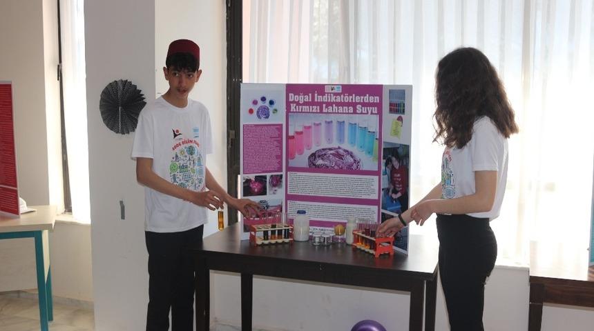 &Ouml;ğrencilerin yaptığı bilimsel &ccedil;alışmalar g&ouml;r&uuml;c&uuml;ye &ccedil;ıktı