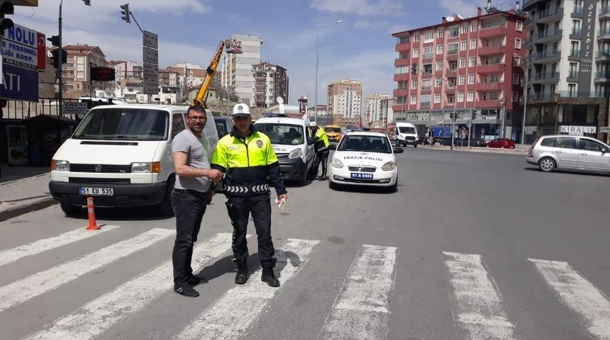 &lsquo;&Ouml;ncelik hayatın, &ouml;ncelik yayanın&rsquo;  Projesi i&ccedil;in broş&uuml;r dağıtıldı