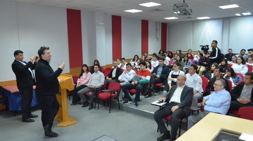Dünyaca ünlü şef Claudio Chinali DAÜ’lü öğrencilerle buluştu