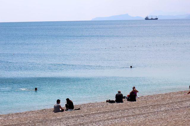 Antalya'da güneşli hava ve deniz keyfi