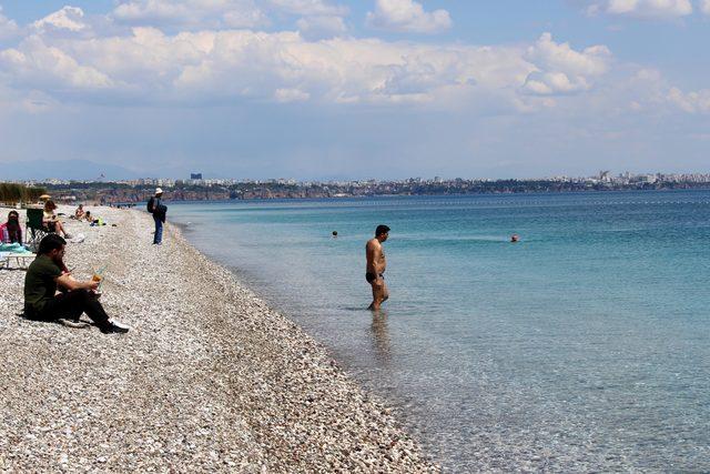 Antalya'da güneşli hava ve deniz keyfi