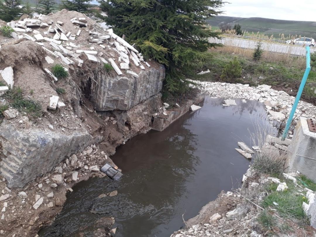 Mermer fabrikasını tavuk g&uuml;bresi bastı