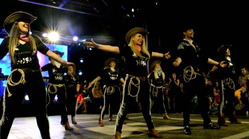 Country Dance beğeni topladı