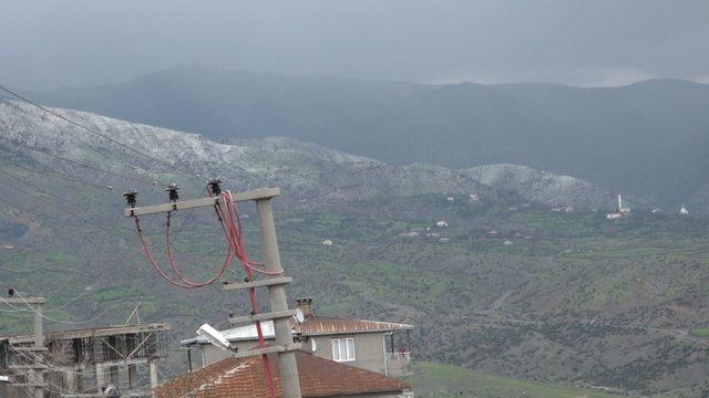 Kulp’u önce sağanak sonra dolu vurdu 1