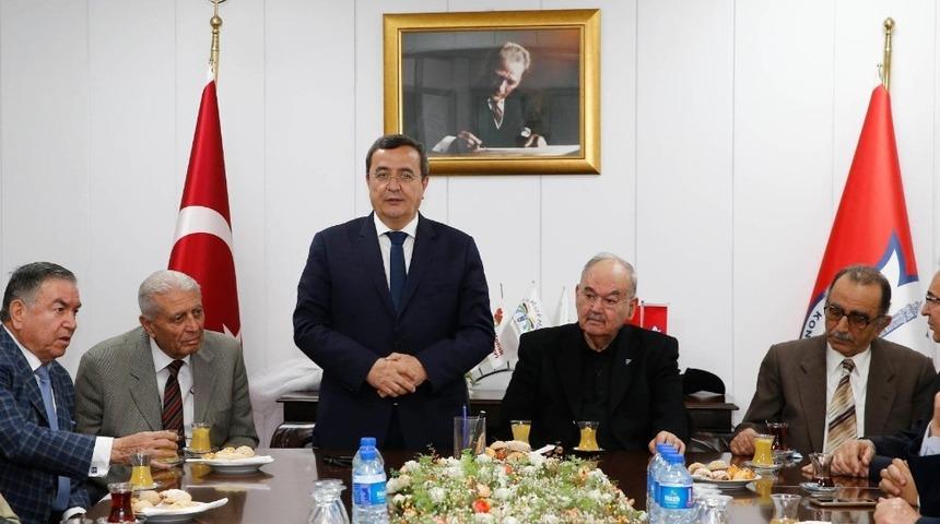 Konak Belediye Başkanı Batur&rsquo;a Burhan &Ouml;zfatura desteği