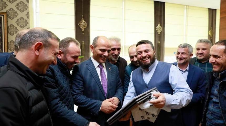 Başkan S&ouml;ğ&uuml;t&rsquo;&uuml; duygulandıran hediye