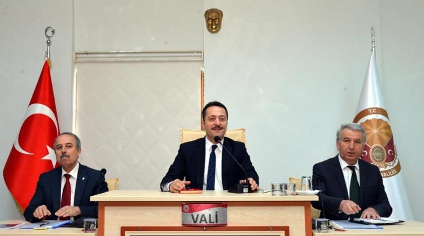 Vali Şent&uuml;rk yeni se&ccedil;ilen muhtarlarla bir araya geldi