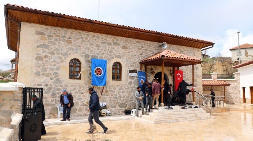 Restore edilen Tekkeyenicesi camisi ibadete a&ccedil;ıldı