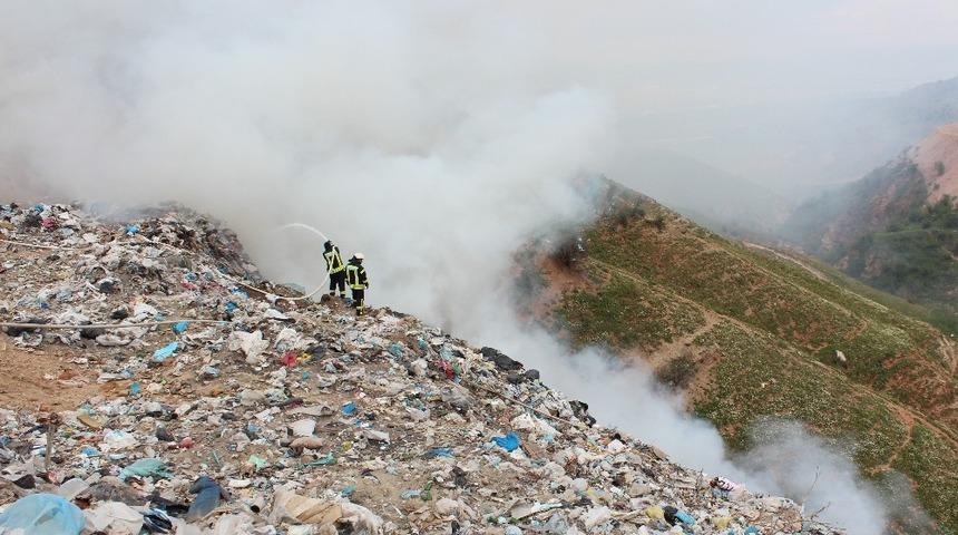 Alaşehir &ccedil;&ouml;pl&uuml;ğ&uuml;nde yangın