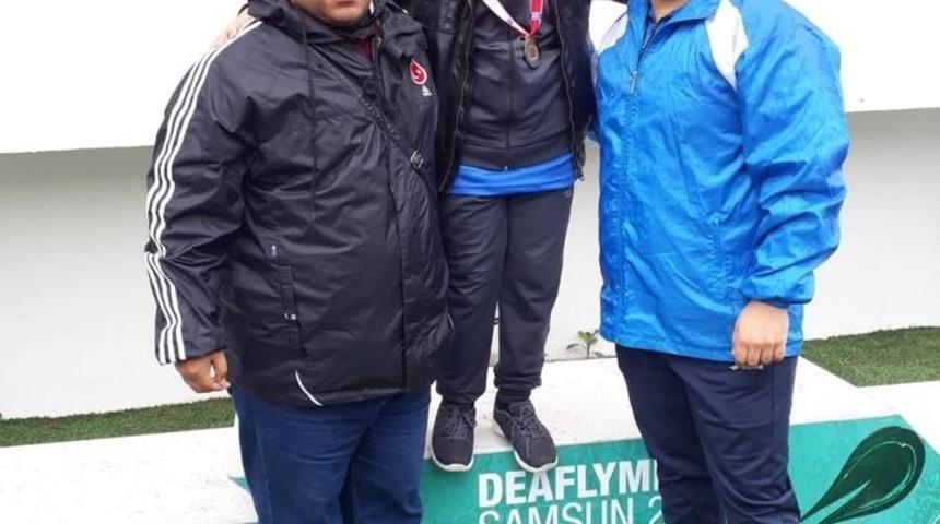 G&ouml;rme Engelli sporcular 7 madalya ile d&ouml;nd&uuml;