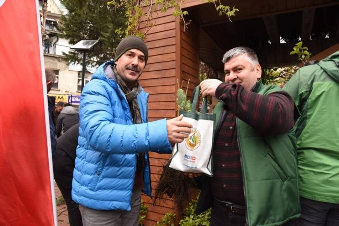 Berat Kandili nedeniyle fidan dağıtıldı