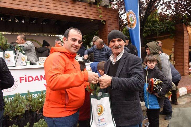 Berat Kandili nedeniyle fidan dağıtıldı G2