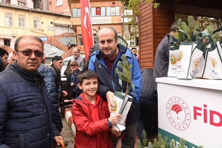 Berat Kandili nedeniyle fidan dağıtıldı G4