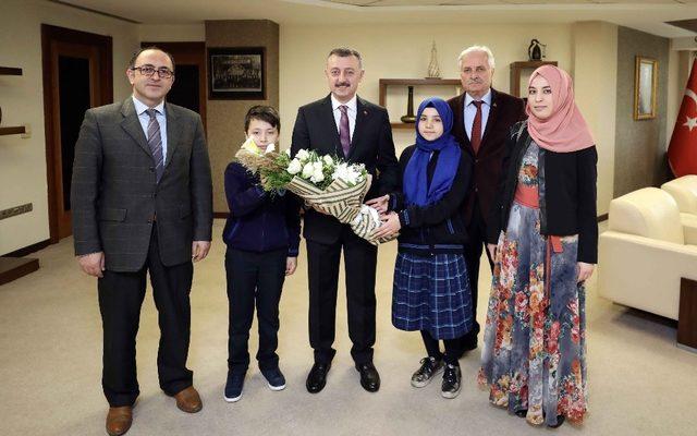 Başkan Büyükakın, makamını 6. sınıf öğrencisi Aktaş’a bıraktı