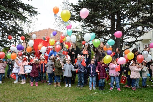 Minikler 23 Nisan sevincini erken yaşadı