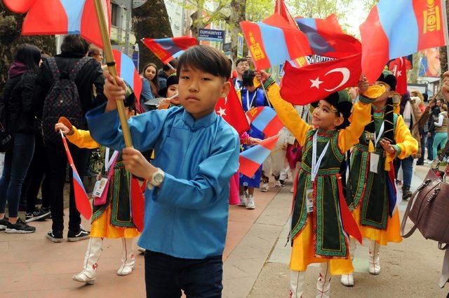 47 ülkeden bin 100 çocuk İzmit'te buluştu