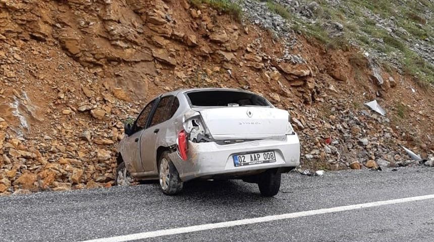 Otomobil şarampole yuvarlandı