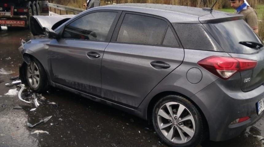 Kaygan zeminde kaza: 4 yaralı