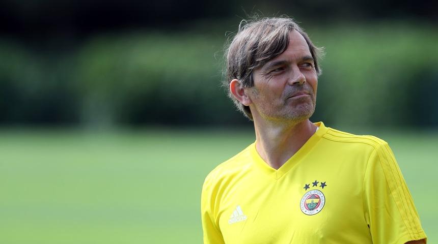 Phillip Cocu: Fenerbahçe'yle anlaşmam var, o yüzden konuşamam