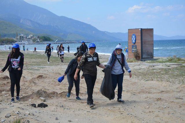 Davutlar ve Güzelçamlı sahili temizlendi