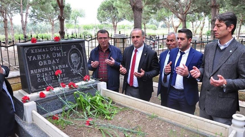 Başkan Kaya eski başkanları mezarları başında andı