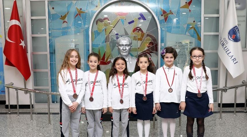 SANKO Okulları jimnastik takımı il &uuml;&ccedil;&uuml;nc&uuml;s&uuml; oldu