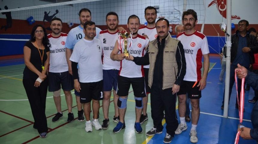 Bozyazı&rsquo;da Kurumlar Arası Voleybol Turnuvası sona erdi