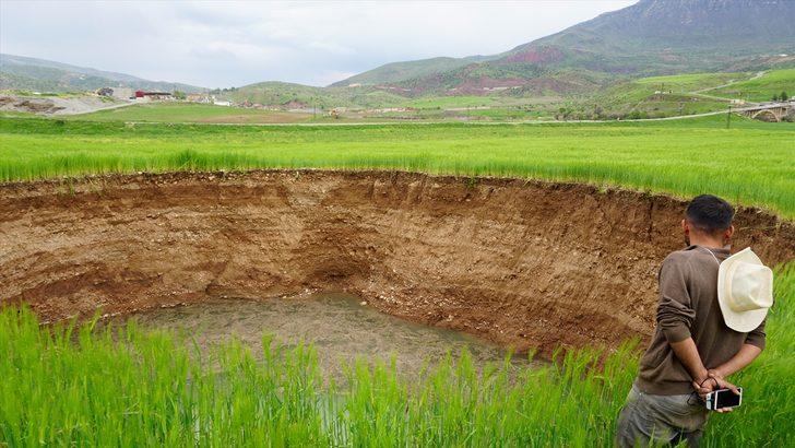 Tarlada 40 metre çapında obruk oluştu G5