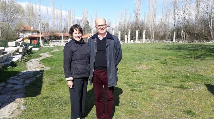 İngiliz B&uuml;y&uuml;kel&ccedil;isi Aizonai Antik Kenti&rsquo;ne hayran kaldı