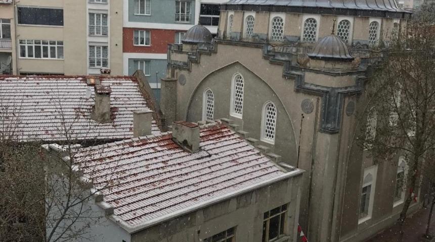 Boz&uuml;y&uuml;k&rsquo;te Nisan karı