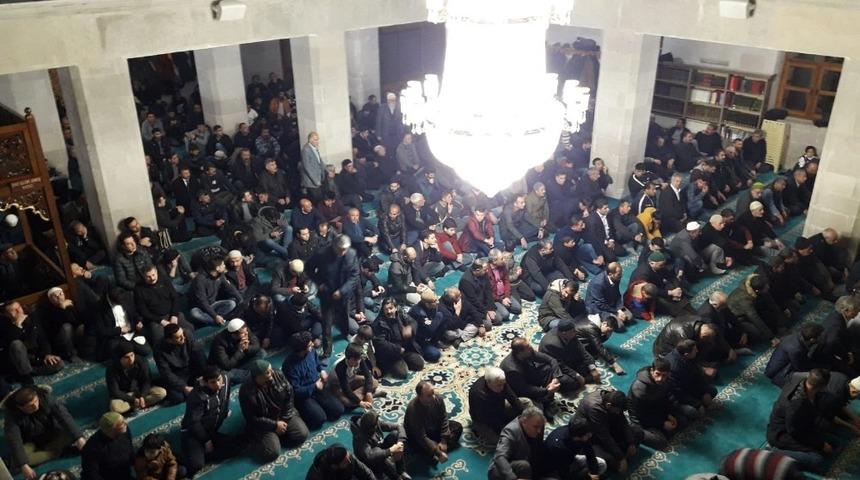 Kars’ta Berat Kandili’nde camiler doldu taştı