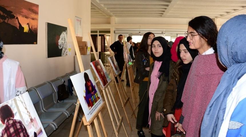 DÜ’de otizmli çocuklar konulu fotoğraf sergisi açıldı