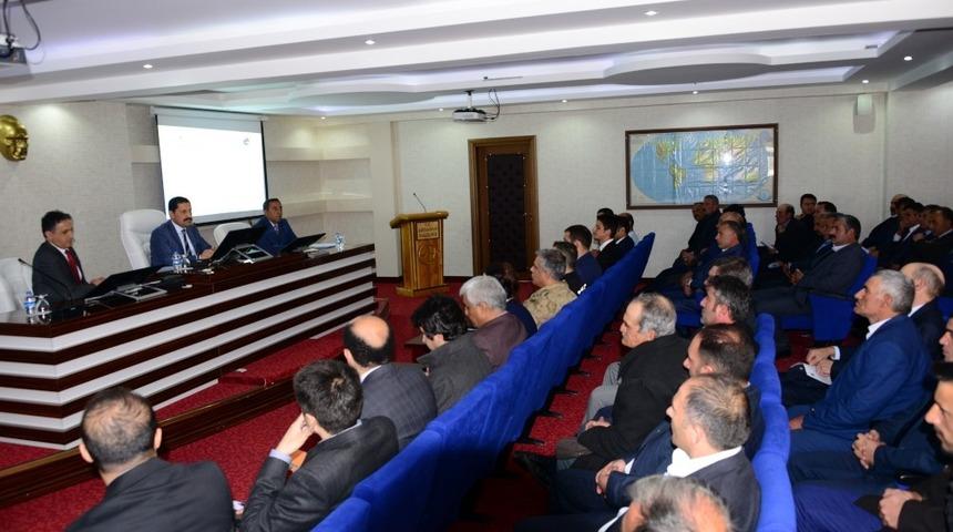 Vali Mustafa Masatlı, yeni se&ccedil;ilen muhtarlar i&ccedil;in verilen eğitim programına katıldı