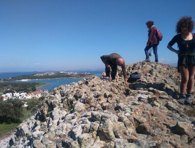 Cunda daki bazalt s&uuml;tunlar turistlerin ilgi odağı oldu 3