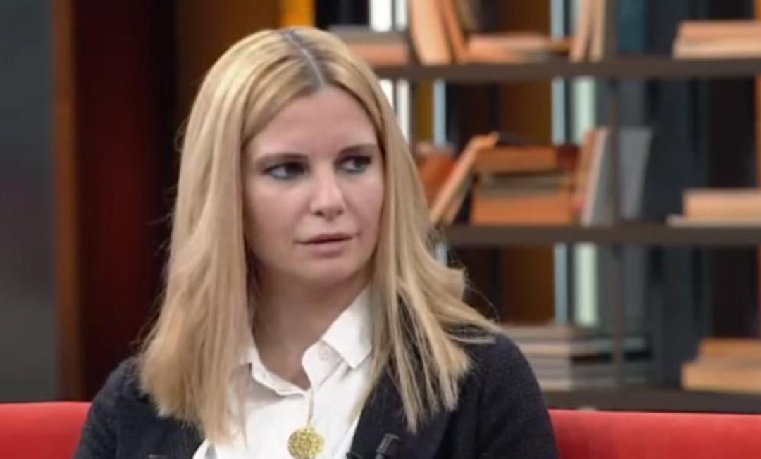 Burcu &Ccedil;etinkaya Bucak neden baş&ouml;rt&uuml;s&uuml;n&uuml; &ccedil;ıkardığını a&ccedil;ıkladı 